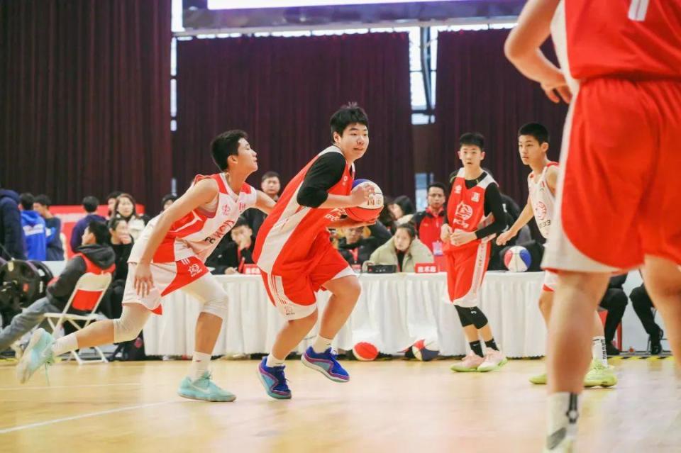 战术对决!职业篮球赛场上球队的进攻布置 战术对决!职业篮球赛场上球队的进攻布置