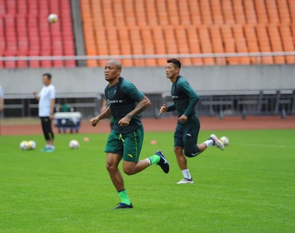 关于绿城坚决拼搏,与深圳佳兆业赛场对抗的信息 关于绿城坚决拼搏,与深圳佳兆业赛场对抗的信息