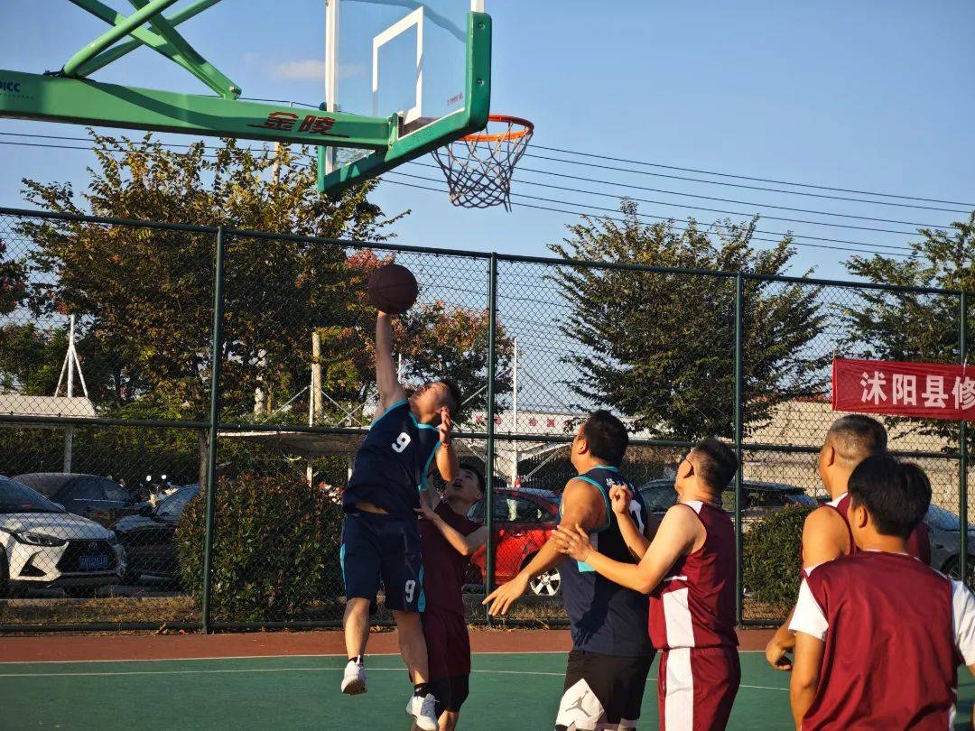 关于篮球比赛激烈的竞争让人目不暇接的信息 关于篮球比赛激烈的竞争让人目不暇接的信息