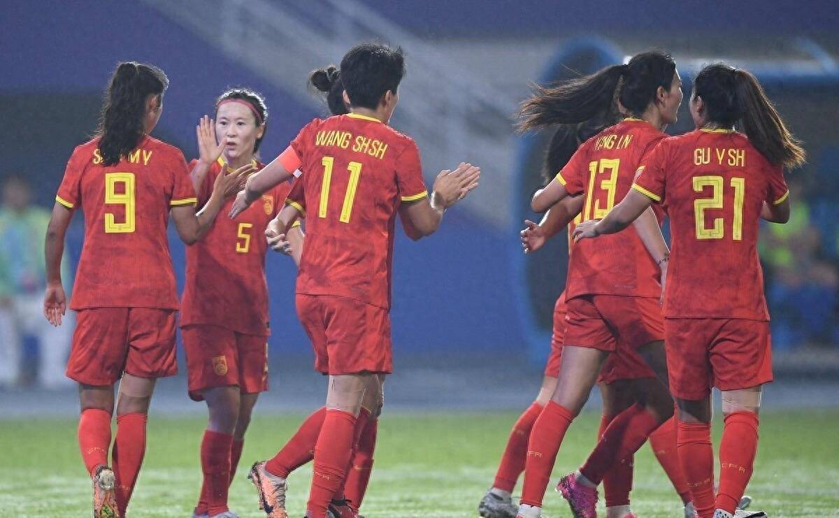 包含日本女足崭露头角，展现出色实力的词条