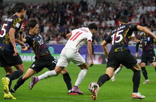 包含亚洲足坛锐意角逐,精彩比赛引人瞩目的词条