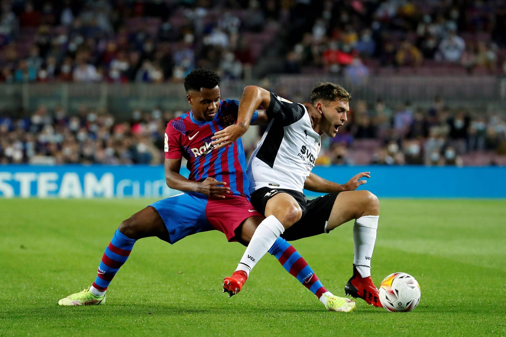 巴塞罗那主场大胜瓦伦西亚，取得联赛连胜