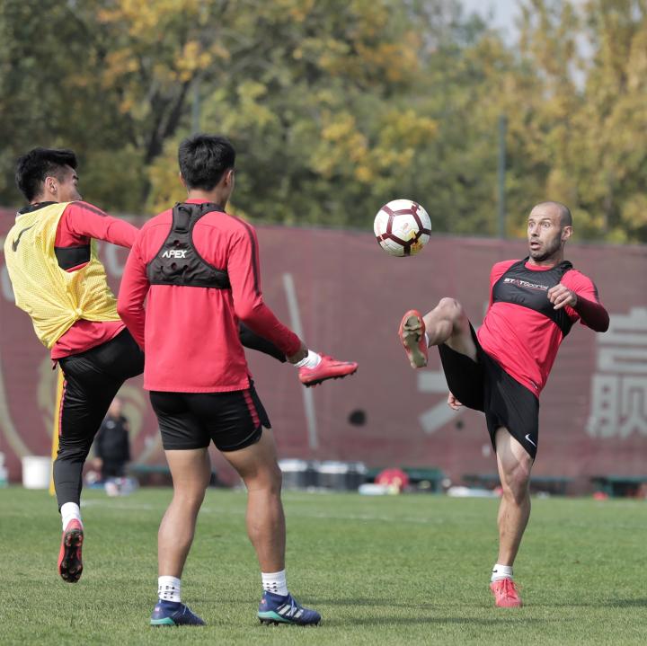 包含河北华夏幸福前锋突然受伤,教练组调整战术的词条 包含河北华夏幸福前锋突然受伤,教练组调整战术的词条