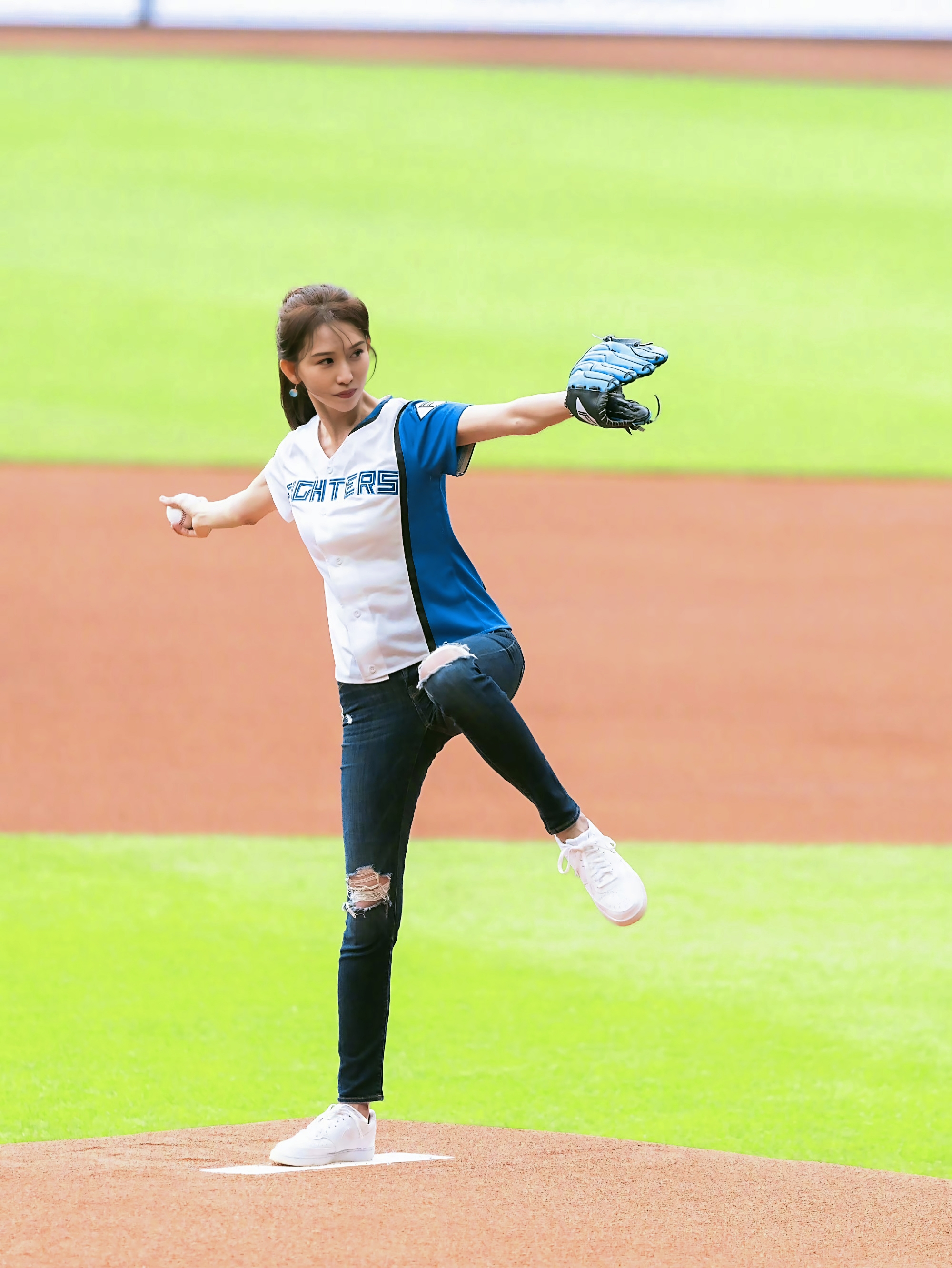 体育赛场上的盛大狂欢,观众沸腾不已 体育赛场上的盛大狂欢,观众沸腾不已