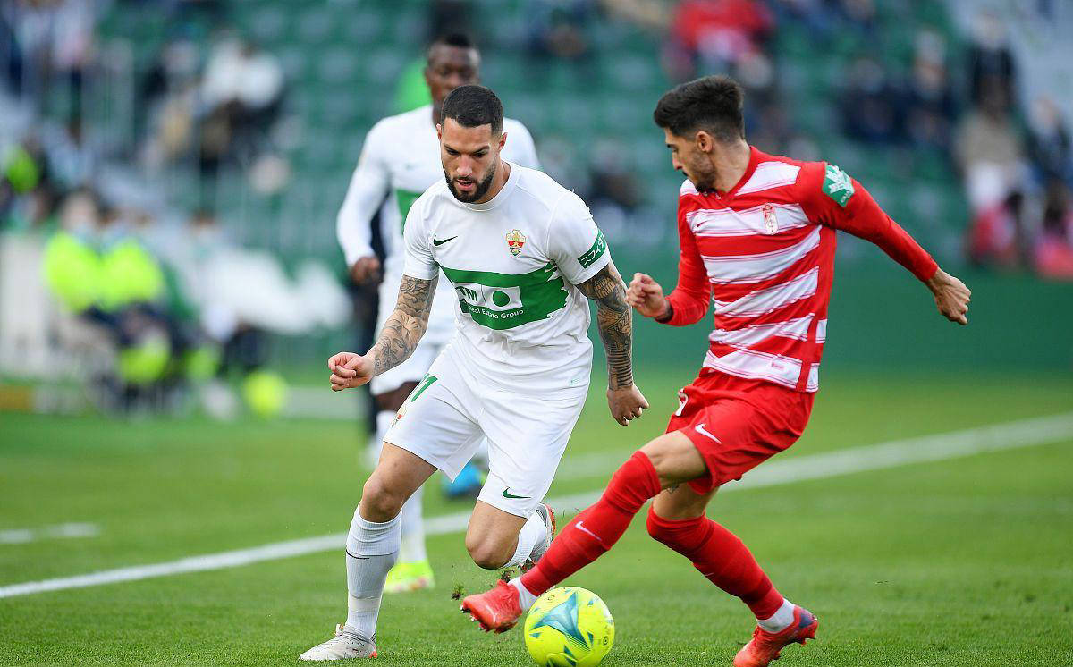 罗马新援适应速度快,成为球队中场重要一员 罗马新援适应速度快,成为球队中场重要一员