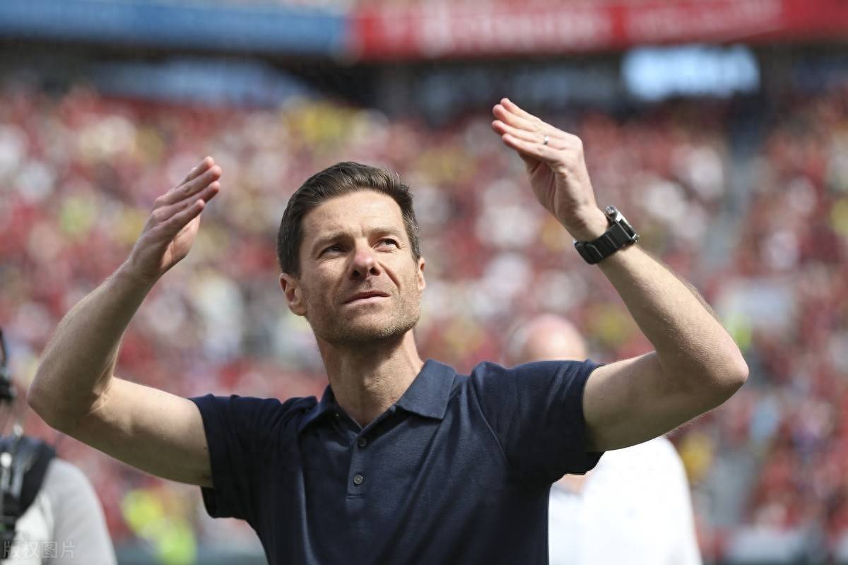 多特蒙德客场一球小胜，继续领跑德甲积分榜