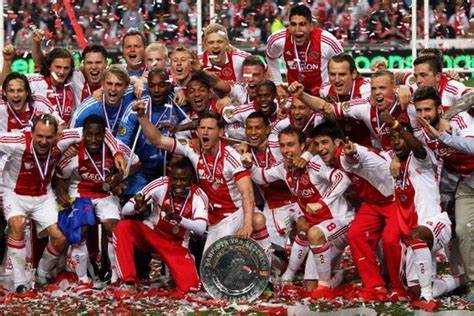 阿贾克斯遭遇困境，难以突破防线