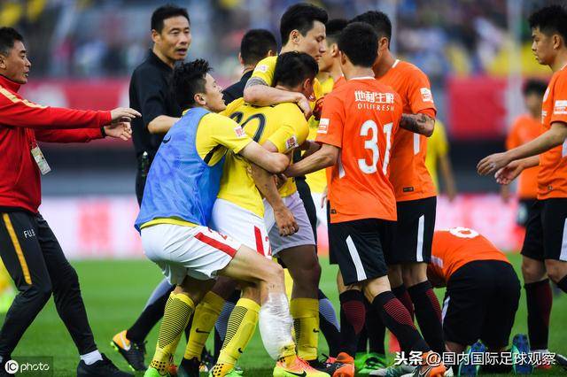 包含新晋豪强:武汉卓尔对战北京人和的词条 包含新晋豪强:武汉卓尔对战北京人和的词条