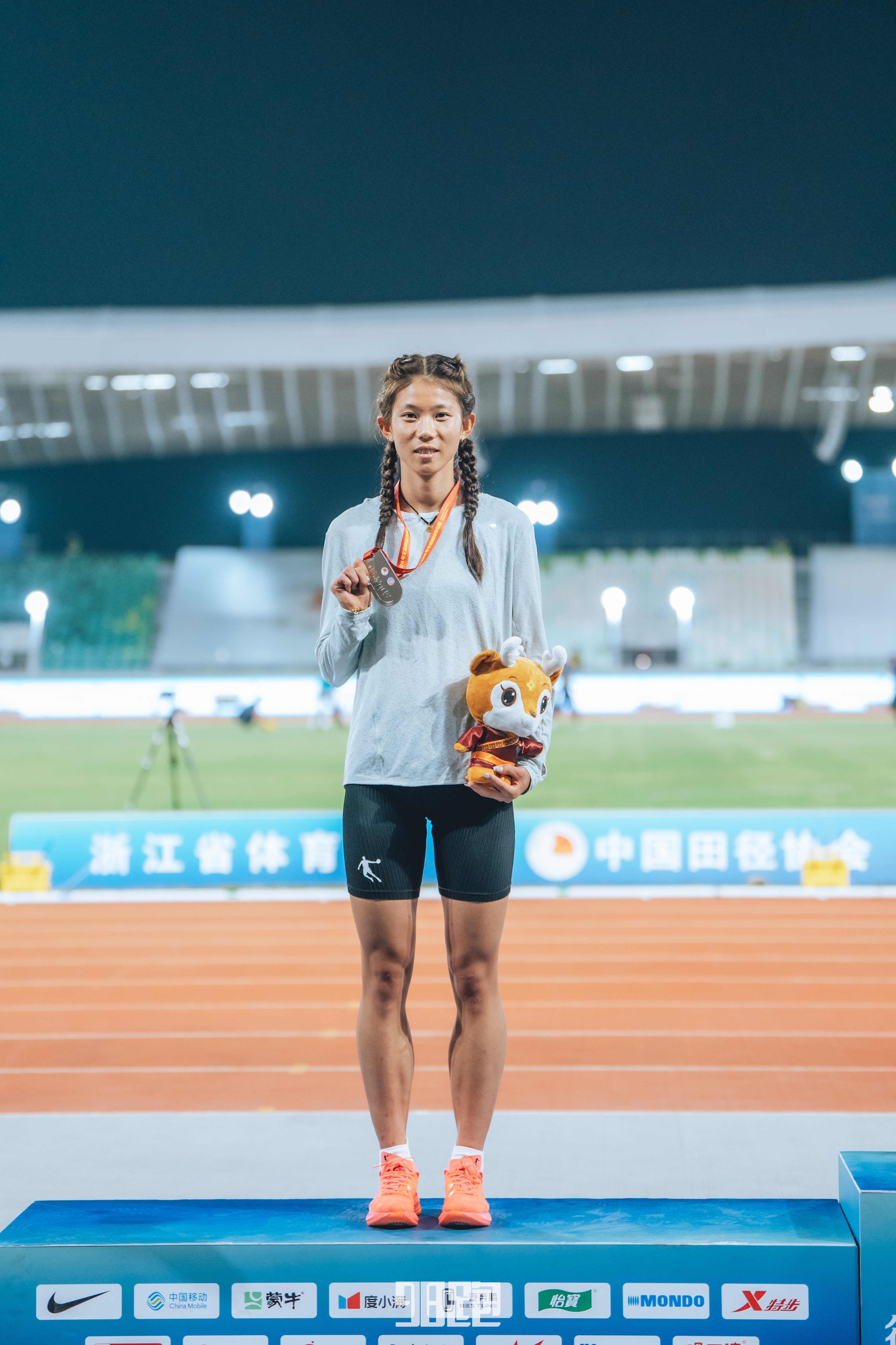 荷兰田径选手突破个人纪录,备战半决 荷兰田径选手突破个人纪录,备战半决