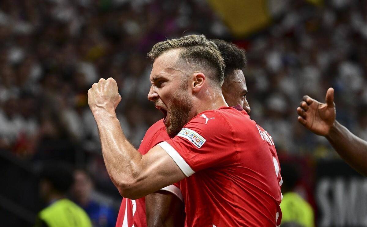 包含瑞士队凭借绝杀,挺进半决赛的词条 包含瑞士队凭借绝杀,挺进半决赛的词条