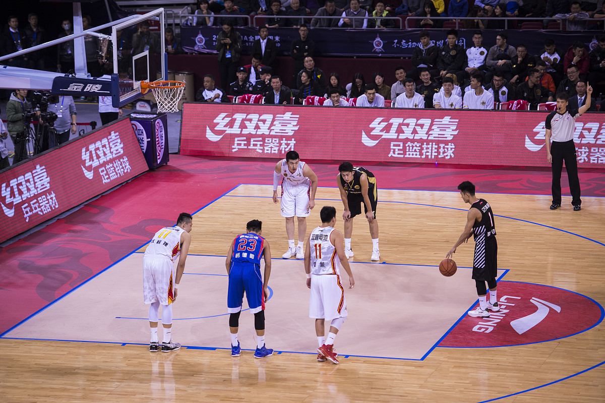 关于上海男篮攻守兼备，赛场上风生水起的信息