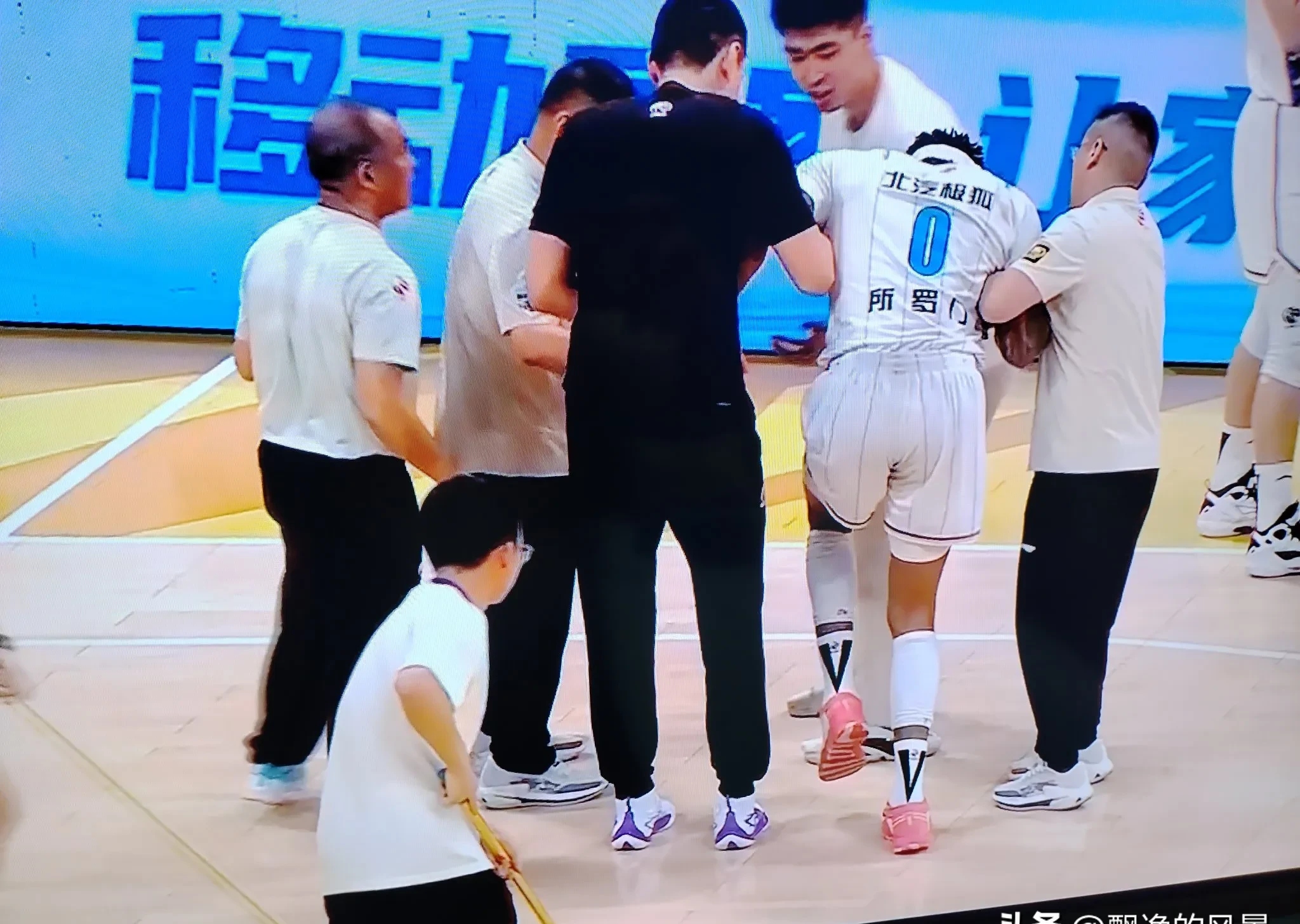 关于江西男篮艰难战胜对手，展现拼搏精神的信息