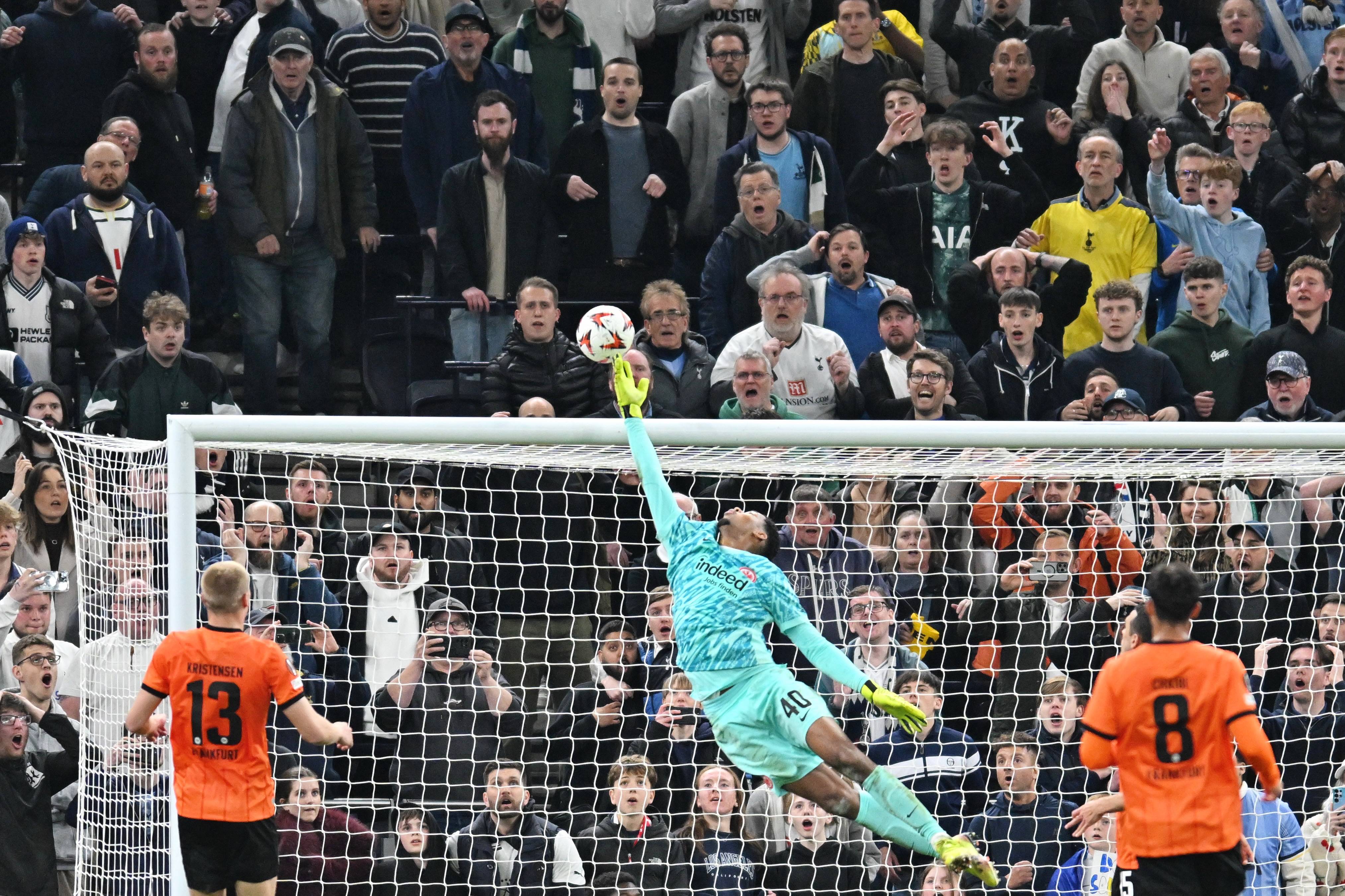 包含热刺避免惨败！洛里扑点立功，客场逼平对手的词条