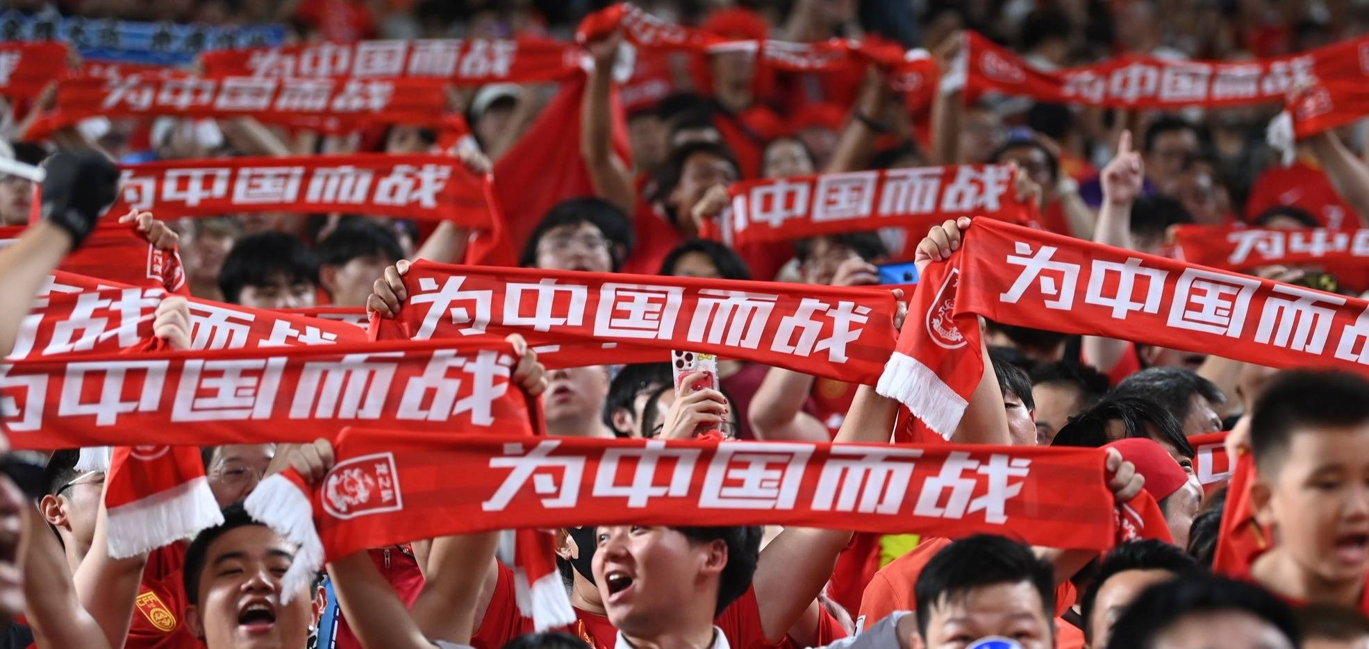 足球赛事中一支队伍掌控局势取得胜利 足球赛事中一支队伍掌控局势取得胜利