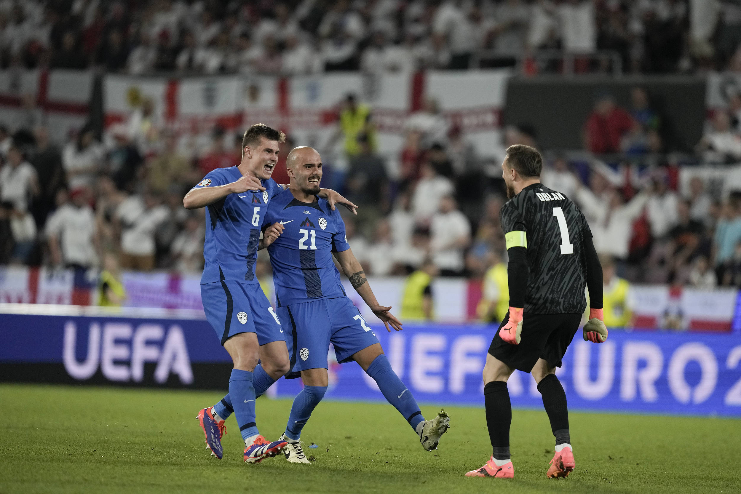 塞尔维亚队在欧预赛中惨遭淘汰 塞尔维亚队在欧预赛中惨遭淘汰