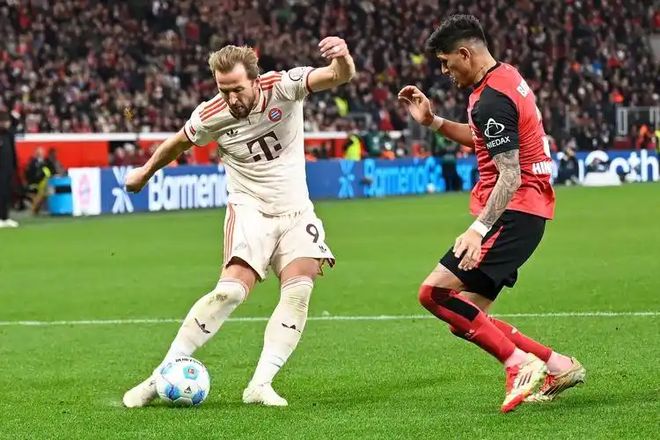 包含拜仁慕尼黑发生内乱，核心球员传出道德问题的词条