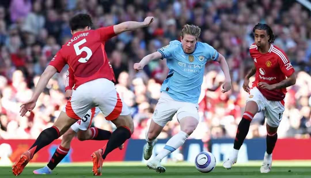 包含曼城客场大胜，实现三连胜晋级的词条