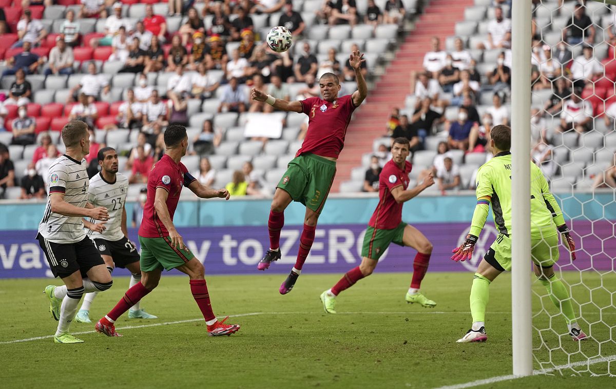 包含墨西哥队防守强悍，一场胜利确保晋级的词条