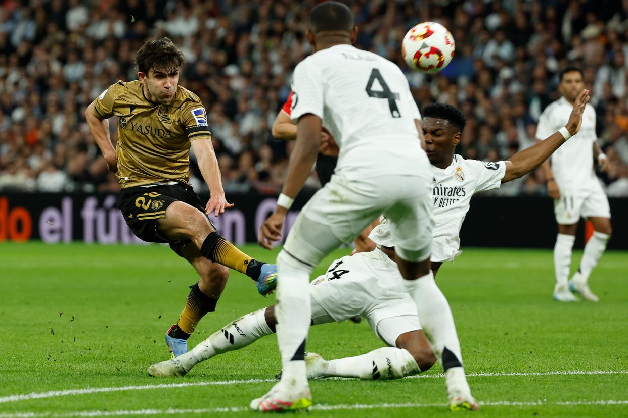 西班牙队控球优势突出,顺利晋级 西班牙队控球优势突出,顺利晋级