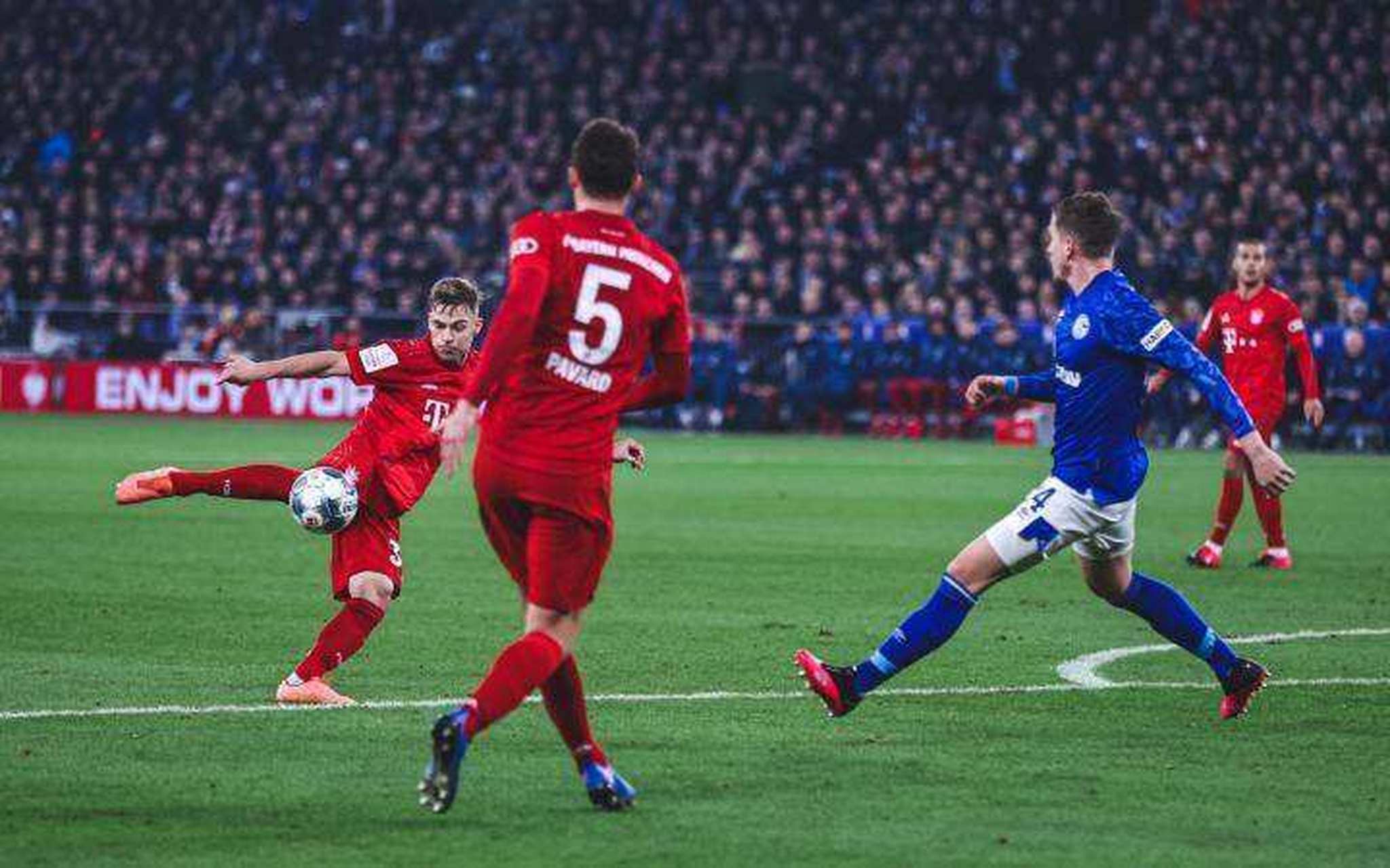 包含埃弗顿爆冷胜热刺,英超三强竞争更加激烈的词条 包含埃弗顿爆冷胜热刺,英超三强竞争更加激烈的词条