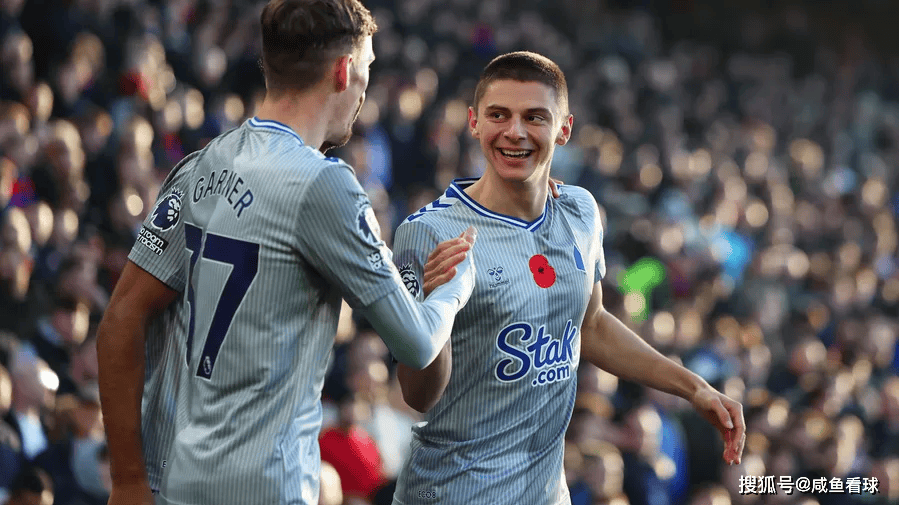 包含埃弗顿爆冷胜热刺,英超三强竞争更加激烈的词条 包含埃弗顿爆冷胜热刺,英超三强竞争更加激烈的词条