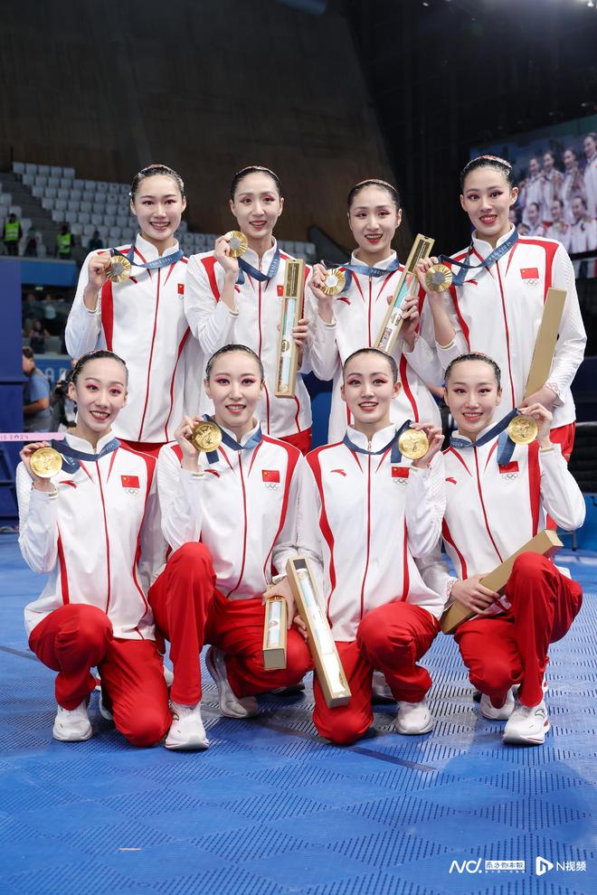 中国花游队团队努力，夺得金牌