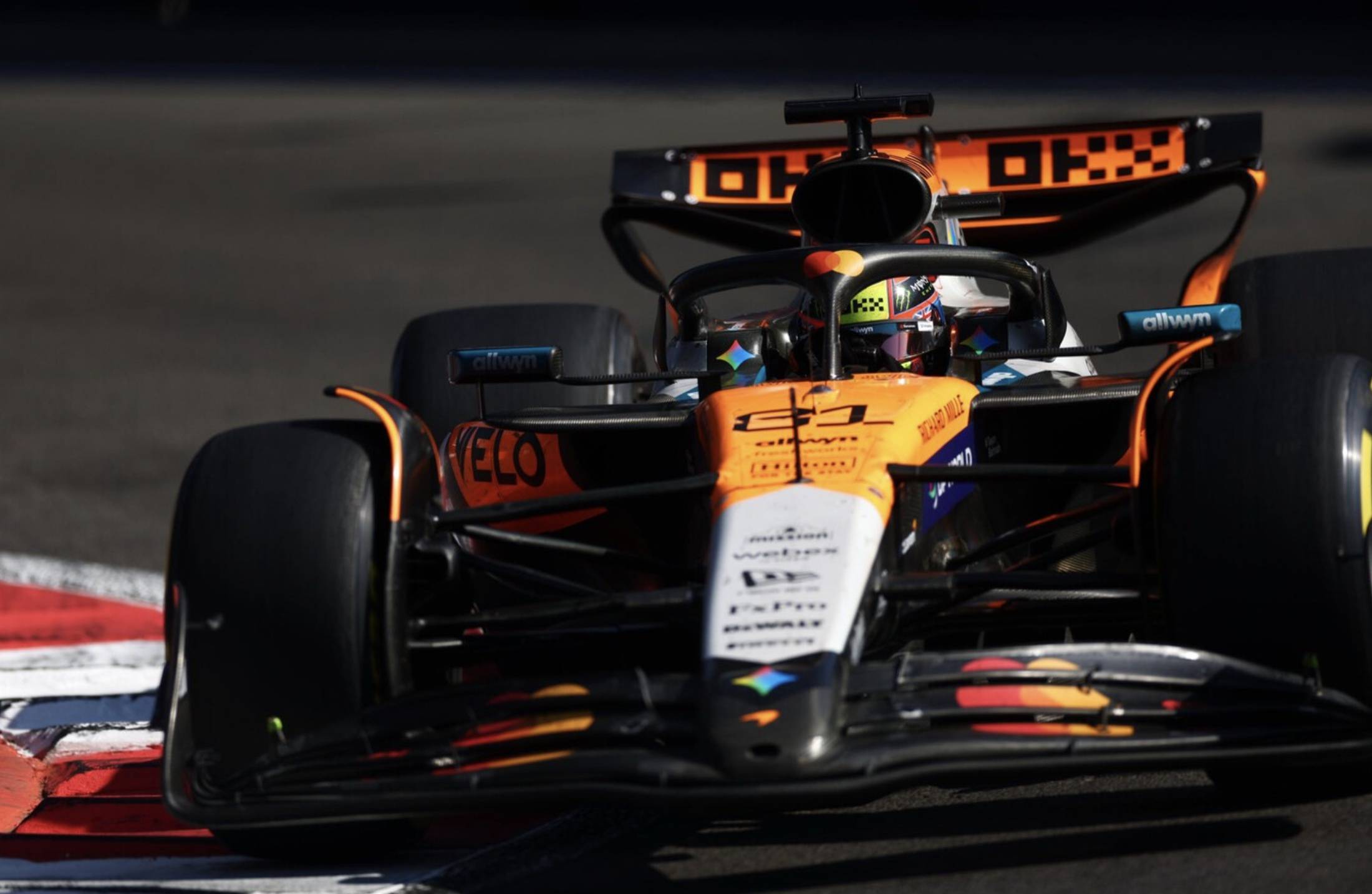 迈凯伦碾压阿斯顿马丁，皮亚斯特里扛起全队