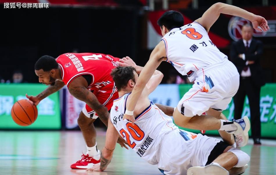 新疆队翻盘山西队，乔治点燃赛场
